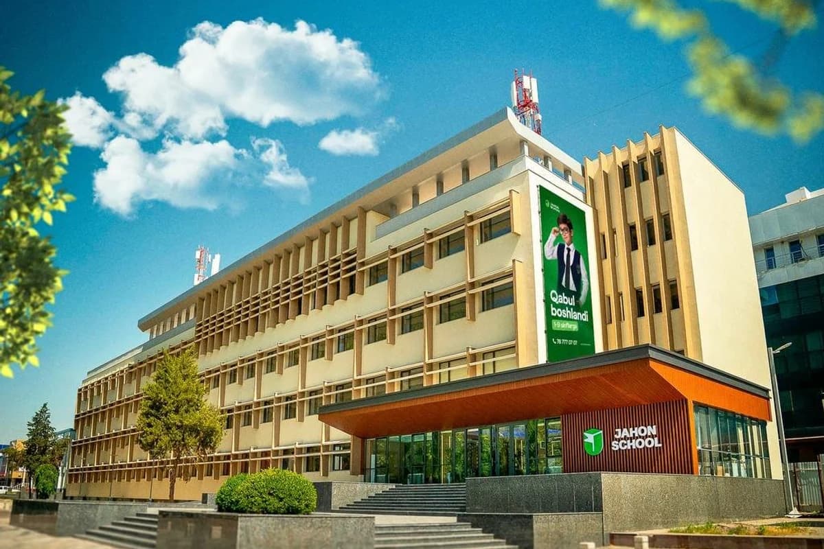 Фасад здания Jahon School