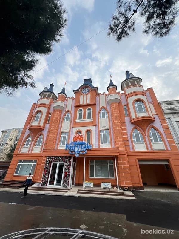Здание детского сада Fairytale в виде замка, массив Шарк